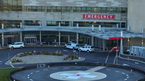 Notfallschilder-Und-Hubschrauberlandeplatz-Im-US-Krankenhaus