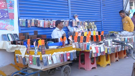 Mobile-accessories-stall-in-Saddar-Bazar,-Karachi