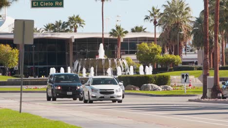 Palm-Springs-traffic-road-with-scenic-water-fountains-in-the-residential-district