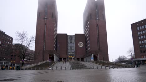 City-Hall-in-Oslo,-Norway-on-a-rainy-and-foggy-day---tilt-up,-wide-angle
