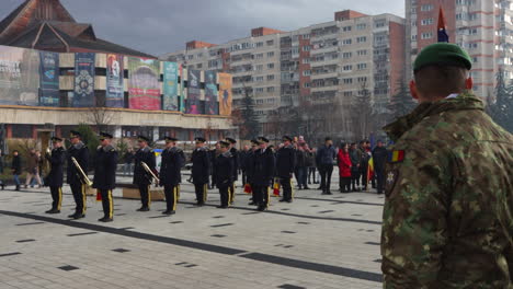Desfile-Militar-Durante-El-Día-Nacional-De-Rumania-En-Miercurea-Ciuc---Celebración-Anual---Plano-Amplio