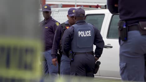 Bewaffnete-Südafrikanische-Polizisten-Protestieren-Gegen-Die-Leistungserbringung