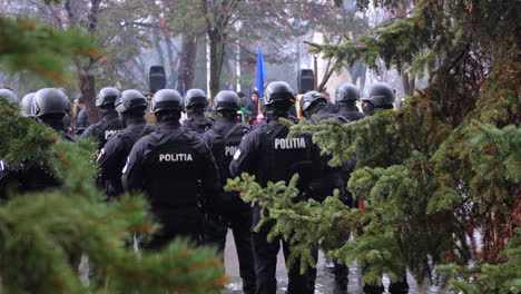 Ein-Rumänisches-Polizeiregiment-Steht-Am-Mittwoch-Während-Der-Parade-In-Ciuc-In-Formation