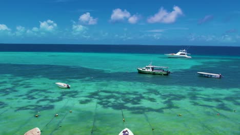 Crystal-Clear-Waters-and-Pristine-Beaches-with-palms-tree-White-sand,-traditional-fishing-vessels,-Los-Roques