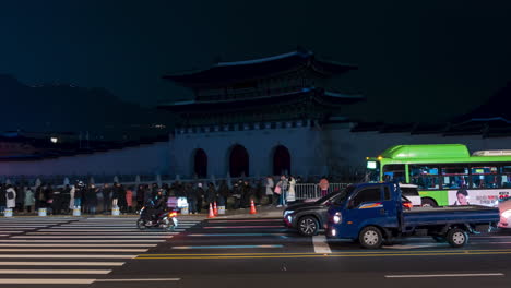 Seoul-Light-Gwanghwamun-Festival---Artistic-Lights-Projection-on-Gwanghwamun-Gate-at-Night,-People-and-Traffic-Time-Lapse