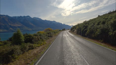 Otago,-Nueva-Zelanda---Navegando-Por-La-Carretera-Junto-Al-Lago-Camino-A-Glenorchy---Pov