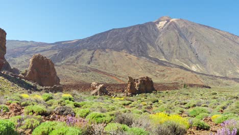 Monte-Roque-Cinchado-Y-Paisaje-Inspirador-Del-Parque-Del-Teide-En-Tenerife