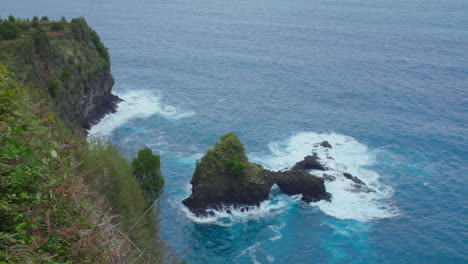 Miradouro-do-Véu-da-Noiva-Madeira-Coast-line-rock-panorama-mountain-with-waves-ocean,-beach