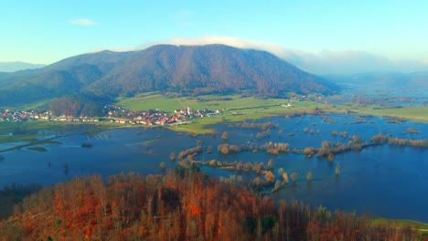 4K-Drohnenaufnahmen-Aus-Der-Luft-Einer-Planina-Ebene,-Slowenien
