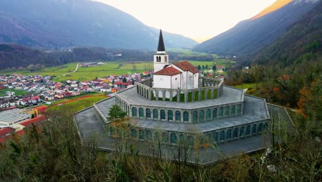 Aerial-4K-drone-footage-captures-the-majestic-Church-of-Saint-Anthony,-Kobarid--Slovenia