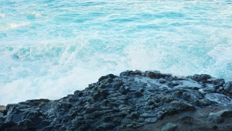 Power-of-Atlantic-ocean,-foamy-waves,-slow-motion-view