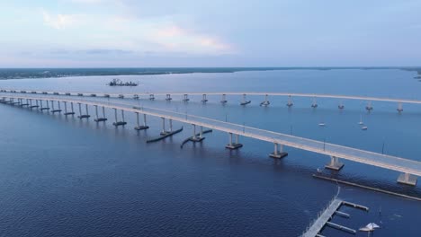 Puente-De-Edison:-Dos-Puentes-Unidireccionales-Sobre-El-Río-Calosahatchee-En-Fort-Myers,-Florida,-EE.UU.
