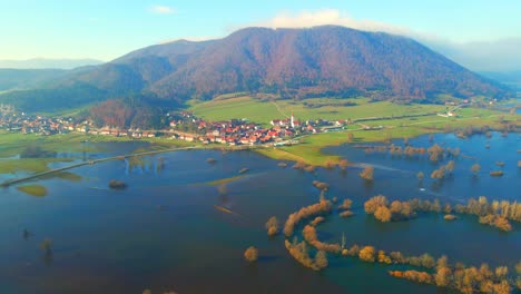 4K-Drohnenaufnahmen-Aus-Der-Luft-Einer-Planina-Ebene,-Slowenien
