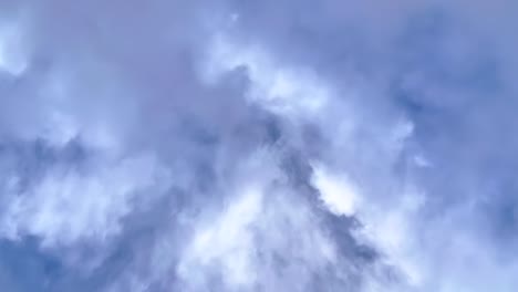 Nur-Himmel,-Wolkenlandschaft,-Zeitraffer-Fließender,-Flauschiger-Wolken-Auf-Dem-IPhone