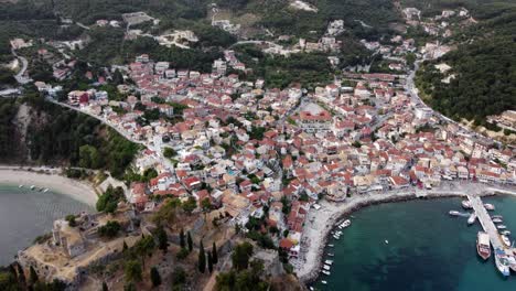 Cinematic-establishing-drone-shot-of-Parga-town-natural-landscape-and-traditional-architecture,-Greece
