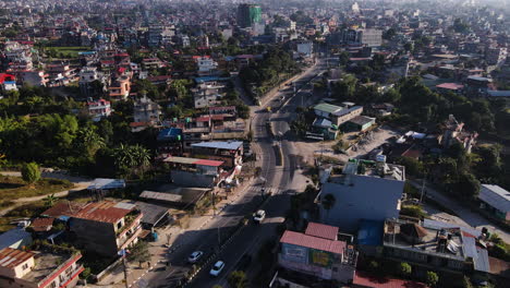 Carreteras-Y-Calles-En-La-Ciudad-De-Pokhara-En-Nepal---Disparo-Aéreo-Con-Drones
