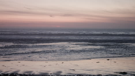Die-Sonnenuntergänge-über-Einem-Strand-In-Cardiff,-Kalifornien