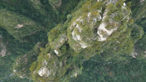 Ascending-aerial-of-the-scenic-beauty-of-Zhangjiajie-National-Park-in-Wulingyuan,-Hunan,-China