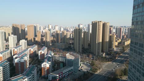 Aérea-De-Una-Localidad-Residencial-En-Linyi,-Provincia-De-Shandong,-China,-Que-Personifica-Los-Principios-De-Modernidad,-Urbanización-Y-La-Rápida-Expansión-De-Las-áreas-Urbanas.