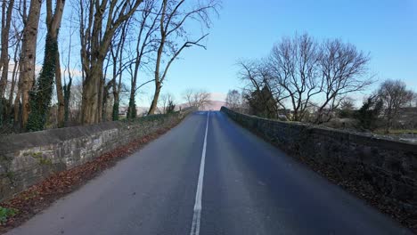 Landstraße-Irland-Bei-Kilsheelan-Tipperary-An-Einem-Kalten-Wintermorgen