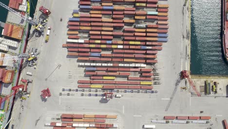 Aerial-view-of-shipping-containers-in-shipping-harbor
