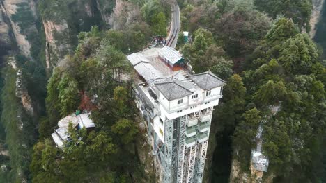 Aerial-orbiting-shot-of-the-observational-Bailong-elevator-in-Zhangjiajie-National-Park,-China