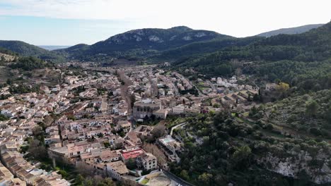 Drone-shot-of-the-settlements-in-Esporles-valley-on-the-island-village-of-Mallorca-in-the-Serra-de-Tramuntana,-Spain