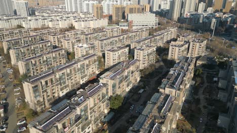Eine-Luftaufnahme-Zeigt-Ein-Wohngebiet-In-Linyi,-Provinz-Shandong,-China,-Das-Die-Konzepte-Von-Modernität,-Urbanisierung-Und-Dem-Schnellen-Wachstum-Von-Städten-Verkörpert