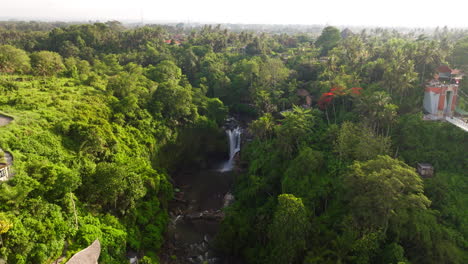 Tegenungan-Waterfall-in-Ubud-jungle,-Bali-in-Indonesia