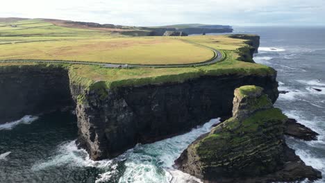 Kilkee-Cliffs-An-Sonnigen-Tagen,-Halbinsel-Loop-Head,-County-Clare-In-Irland