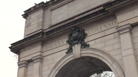 Fusiliers-Arch-Monument-At-The-Entrance-To-St-Stephen's-Green-Park-In-Dublin,-Ireland