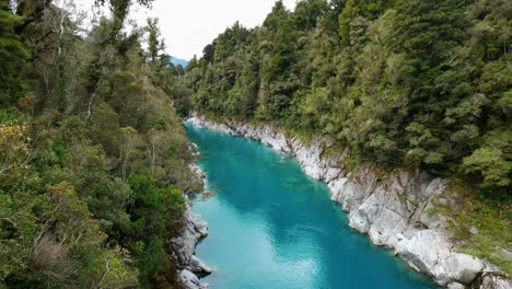Captivating-view-of-Hokitika-Gorge-from-a-picturesque-bridge,-showcasing-turquoise-waters-and-stunning-natural-beauty