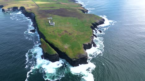 Loophead-or-Loop-Head-with-lighthouse-on-sunny-day,-Ireland
