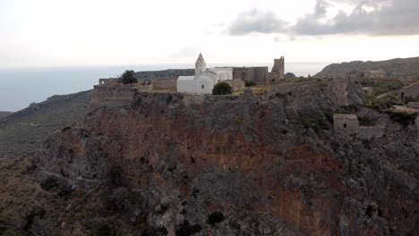 Rising-Aerial-Shot-over-Chora-Castle-Cliff,-Kythira-Island,-Greece