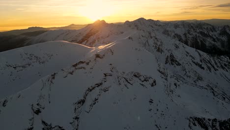 Sonnenuntergang-Von-Den-Karpaten-4K-Drohnenaufnahme
