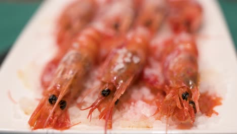 Homemade-cuisine-oven-cooked-red-shrimp-dish,-enhanced-with-sea-salt,-steal-the-spotlight-on-a-white-platter