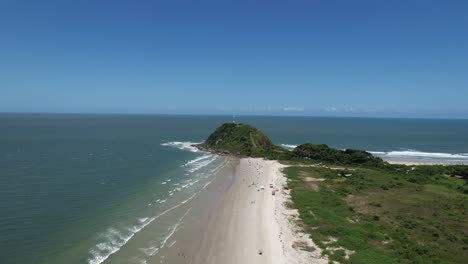 Video-Luftbild-Von-Stränden-Und-Wäldern,-Ilha-Do-Mel,-Paraná,-Brasilien