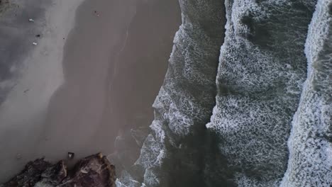Bild-Von-Stränden-Und-Wellen,-Ilha-Do-Mel,-Paraná,-Brasilien