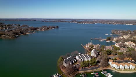 Entwicklung-Entlang-Des-Lake-Norman,-North-Carolina,-Luftaufnahme