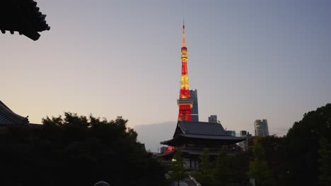 Slow-motion-establishing-shot-of-Tokyo-in-the-evening