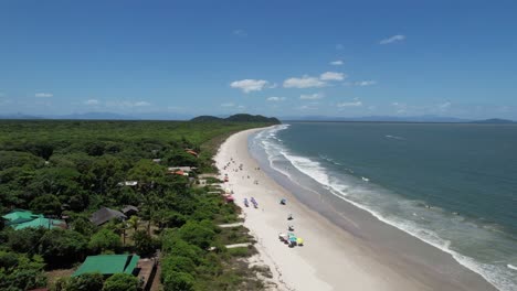 Panorama-Luftbild-Von-Stränden-Und-Wäldern,-Ilha-Do-Mel,-Paraná,-Brasilien