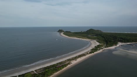 Aerial-view-of-the-isthmus-and-beaches-of-Ilha-do-Mel,-Paraná,-Paranaguá,-Brasil