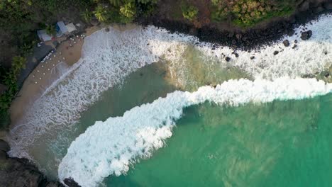 Drone-view-of-the-Fernando-de-Noronha-Archipelago-beach,-Brazil