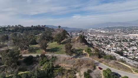 Parque-Elysian-En-Los-Angeles,-Una-Vista-De-La-Expansión-Urbana