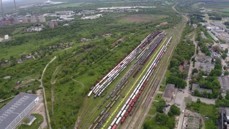 Vista-Sobre-La-Composición-Del-Tren-Y-La-Estación-De-Tren.