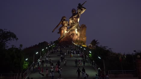 Nachtansicht-Des-Monument-De-La-Renaissance-Africaine-In-Dakar,-Senegal