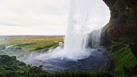 Weitwinkelaufnahme-Von-Seljalandfoss,-Einem-Der-Schönsten-Wasserfälle-Islands-Im-Sommer