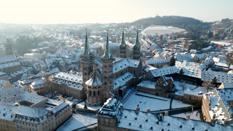 Drone-Video-of-Bamberg-Dome-in-the-Winter-during-a-sunny-Day