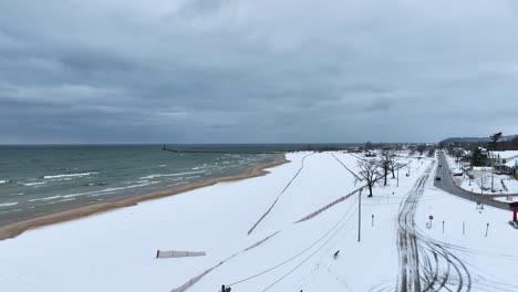 Strand-Von-Pere-Marquette-Im-Winter-Nach-Einem-Eissturm