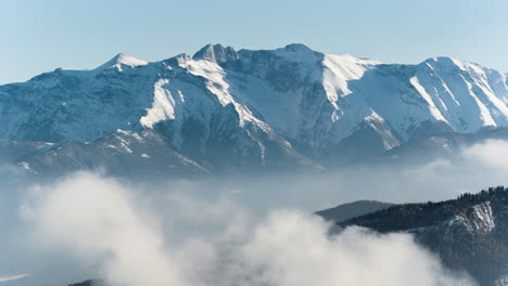 Lapso-De-Tiempo-Montaña-Olimpo-Invierno-Teleobjetivo-Picos-Cubiertos-De-Nieve-Soleado